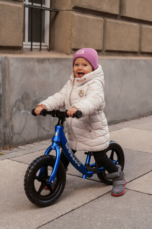 Weezee Blauw &ndash; Kind leert balanceren