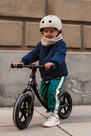 Weezee Zwart &ndash; Kinderen leren balanceren